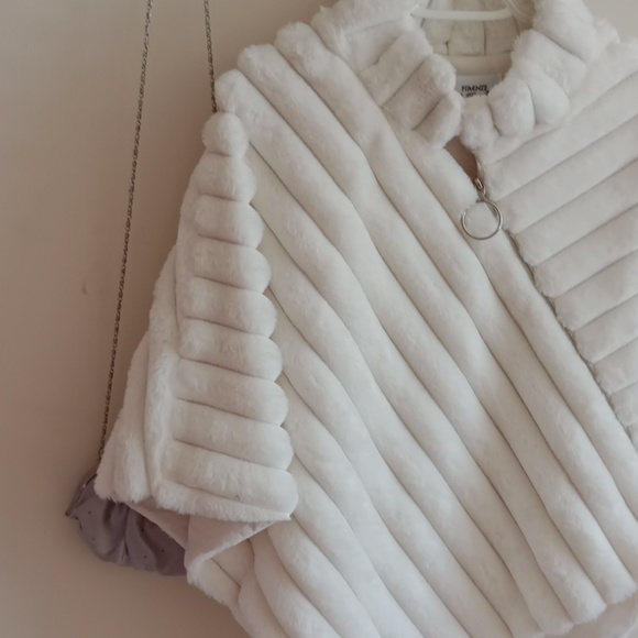 LA FIORENTINA White Faux Fur  Poncho - Picture 3 of 11
